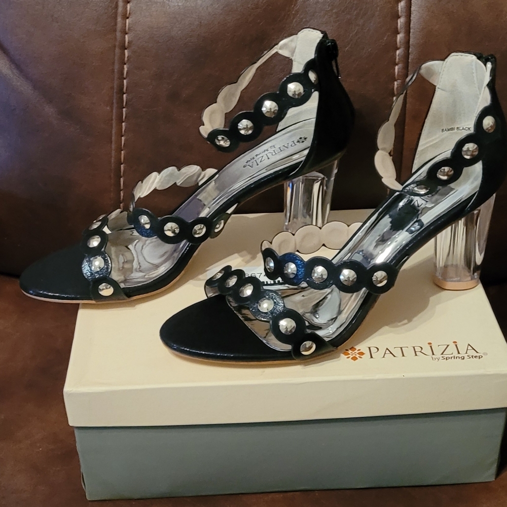 Women's Black Heels.... Size 9....NEW